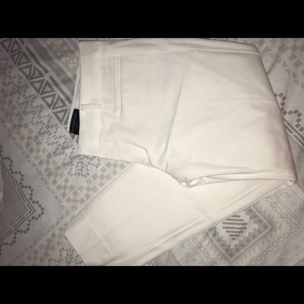 White Banana Republic crop pants